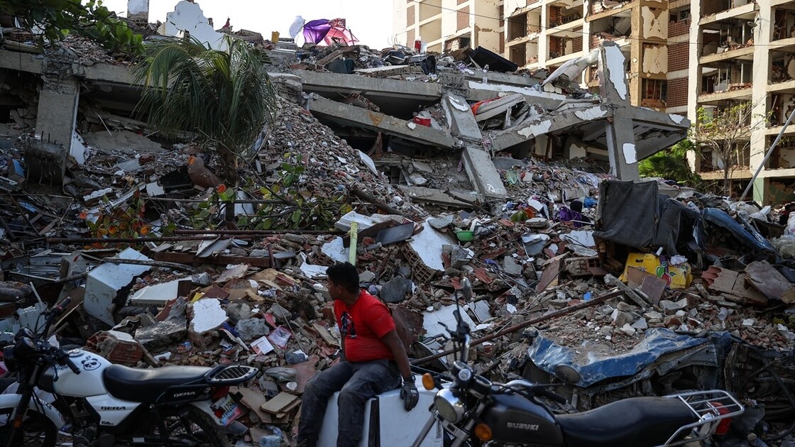 Venezuela'daki depremlerde enkaz yığınına dönen mahalleler felaketin dehşetini gözler önüne seriyor
