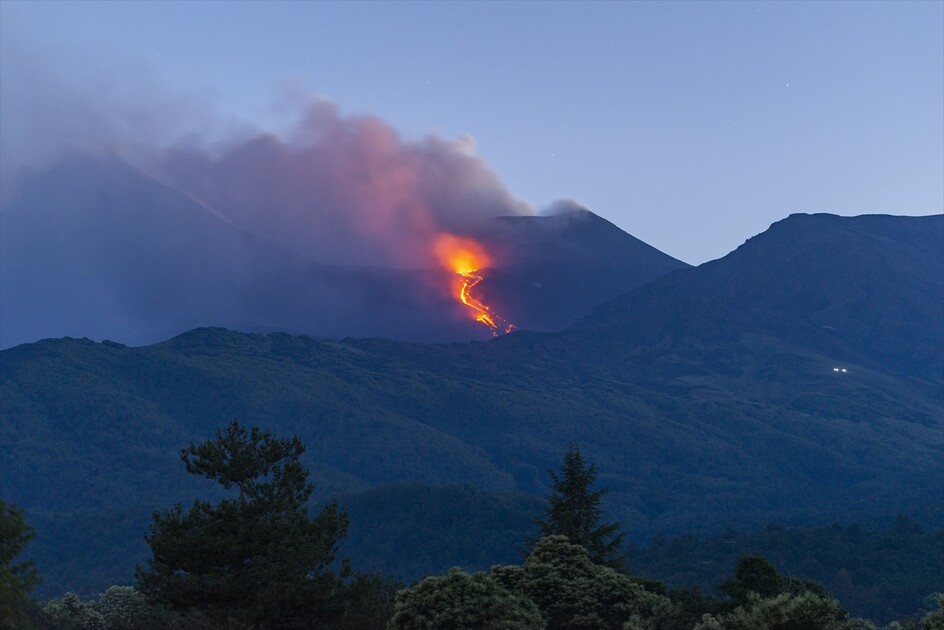 Etna Yanardağı'nda Volkanik Hareketlilik Devam Ediyor