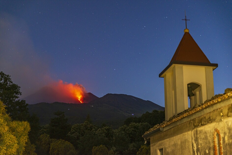 Etna Yanardağı'nda Volkanik Hareketlilik Devam Ediyor