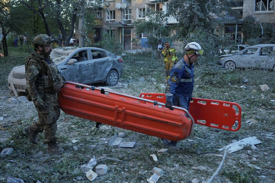 Rusya'nın Kiev'e saldırısında 13 kişi öldü, 30 kişi yaralandı
