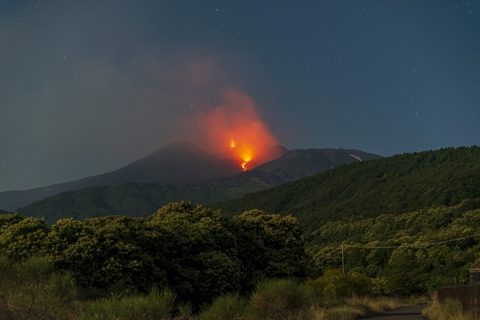 Etna Yanardağı'nda Volkanik Hareketlilik Devam Ediyor