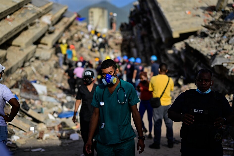 Venezuela'daki depremlerde enkaz yığınına dönen mahalleler felaketin dehşetini gözler önüne seriyor