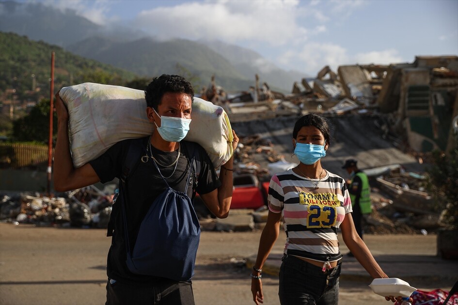 Venezuela'daki depremlerde enkaz yığınına dönen mahalleler felaketin dehşetini gözler önüne seriyor