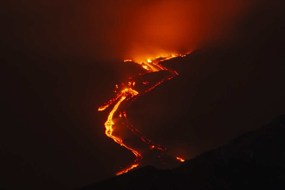 Etna Yanardağı'nda Volkanik Hareketlilik Devam Ediyor