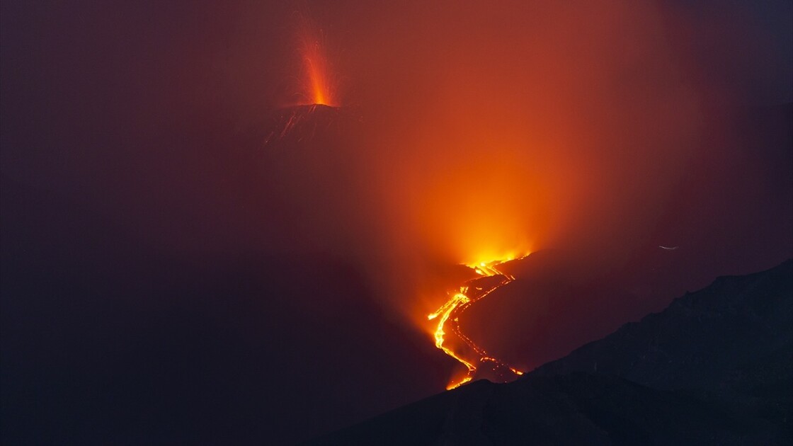 Etna Yanardağı'nda Volkanik Hareketlilik Devam Ediyor