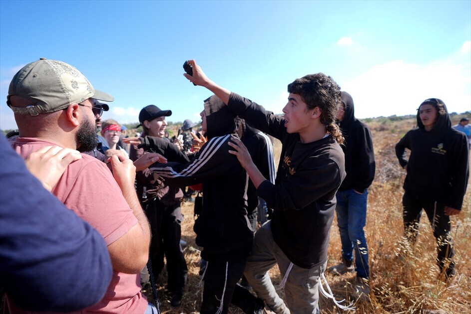 Israeli settlers attack Palestinians, foreign activists in West Bank