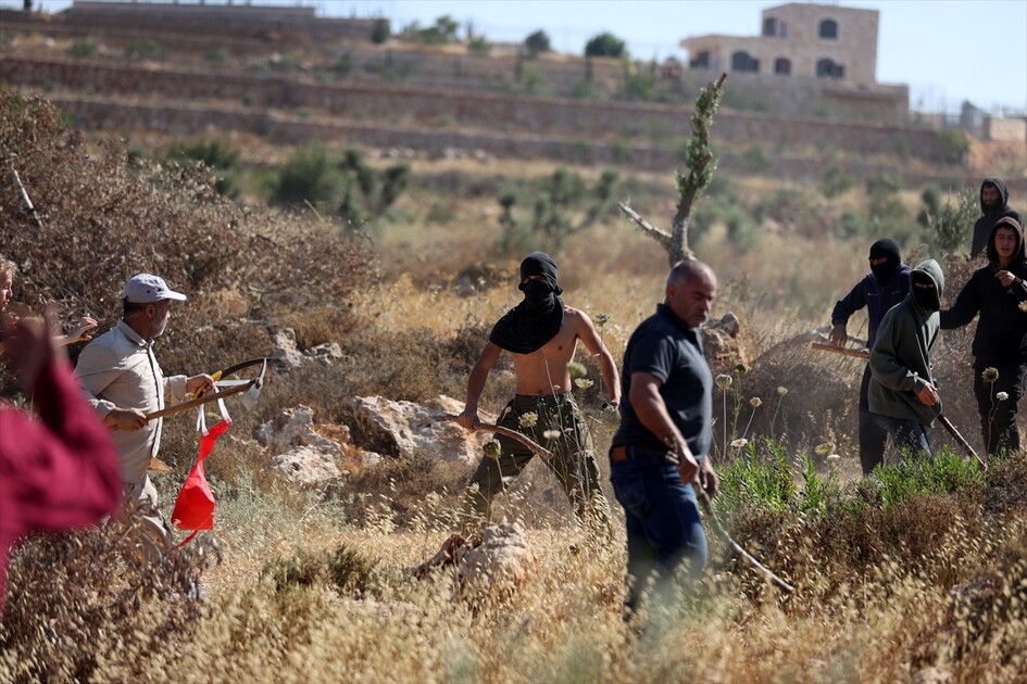 Israeli settlers attack Palestinians, foreign activists in West Bank