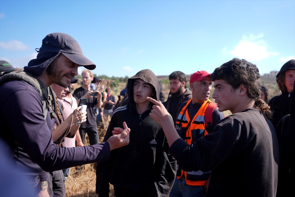 Israeli settlers attack Palestinians, foreign activists in West Bank