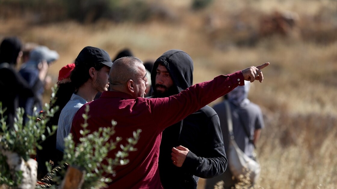 Israeli settlers attack Palestinians, foreign activists in West Bank