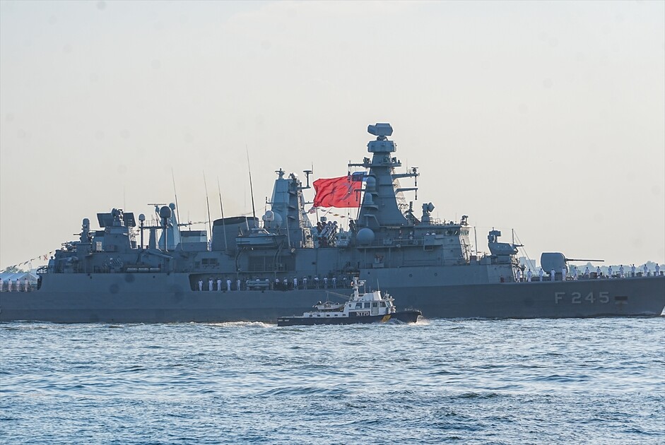 TCG Oruçreis, ABD'nin 250. kuruluş yılı töreni için New York Limanı'na demirledi