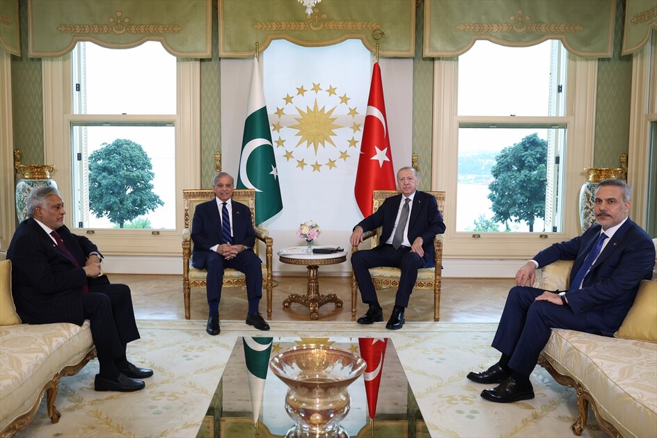 Cumhurbaşkanı Erdoğan, Pakistan Başbakanı Şahbaz Şerif'i resmi törenle karşıladı