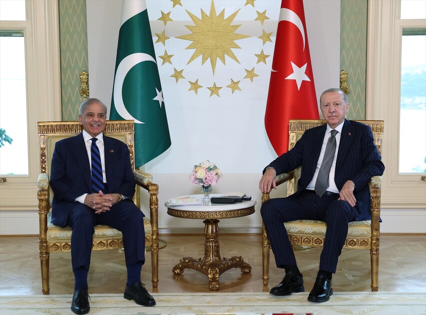 Cumhurbaşkanı Erdoğan, Pakistan Başbakanı Şahbaz Şerif'i resmi törenle karşıladı