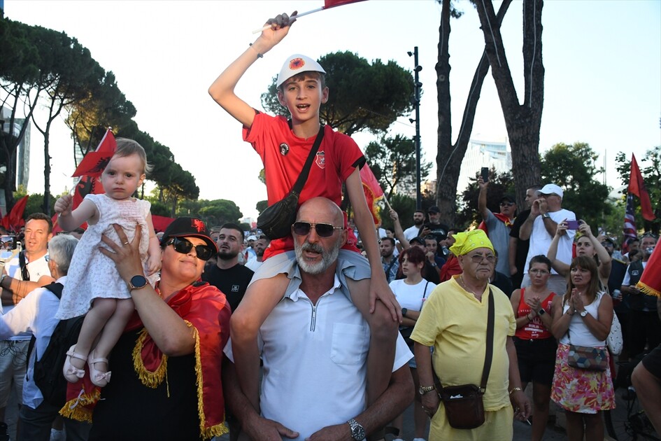 Arnavutluk'ta Zvernec'teki turizm projesine karşı gösteriler sürüyor