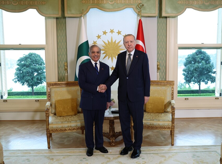 Cumhurbaşkanı Erdoğan, Pakistan Başbakanı Şahbaz Şerif'i resmi törenle karşıladı