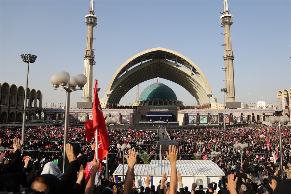 ABD-İsrail saldırısında hayatını kaybeden İran’ın eski lideri Hamaney için Tahran'da cenaze töreni