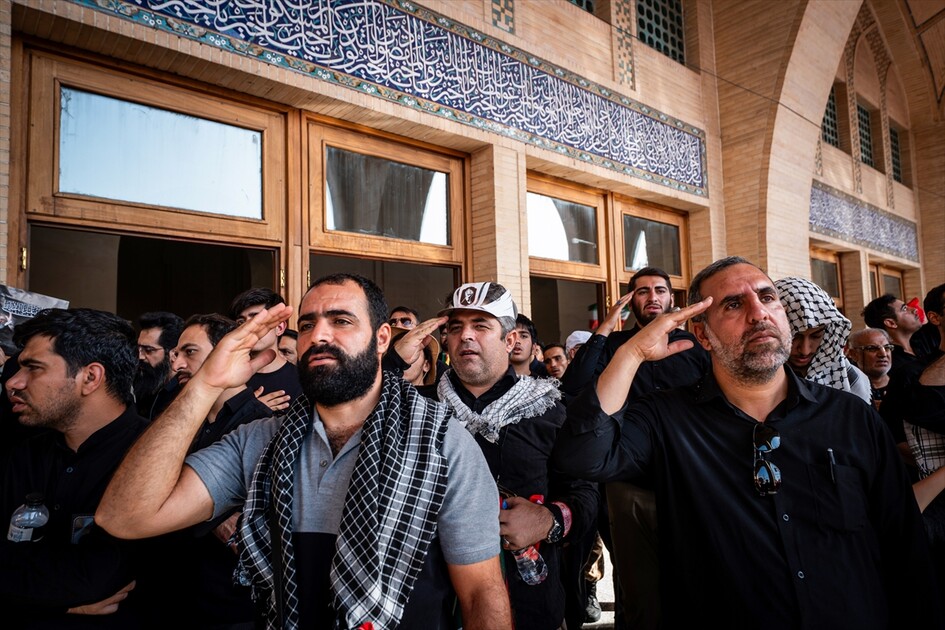 مئات الآلاف يشاركون في مراسم تشييع علي خامنئي بطهران