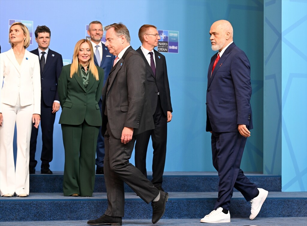 Macron joins NATO leaders for family photo in Ankara