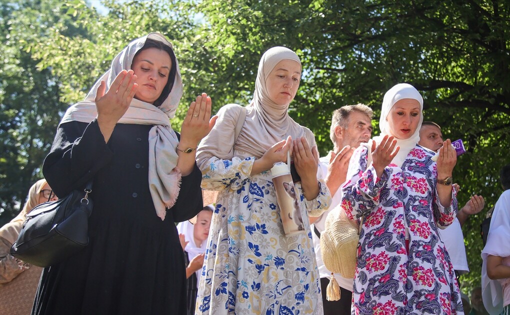 Remains of Srebrenica genocide victims sent off from Visoko