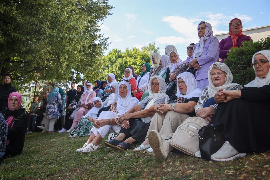 Remains of Srebrenica genocide victims sent off from Visoko