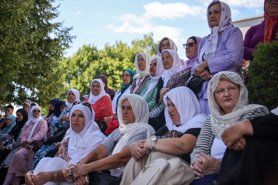 Remains of Srebrenica genocide victims sent off from Visoko