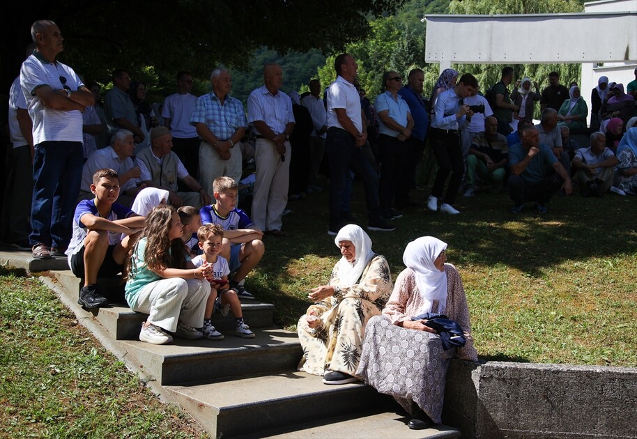 Remains of Srebrenica genocide victims sent off from Visoko