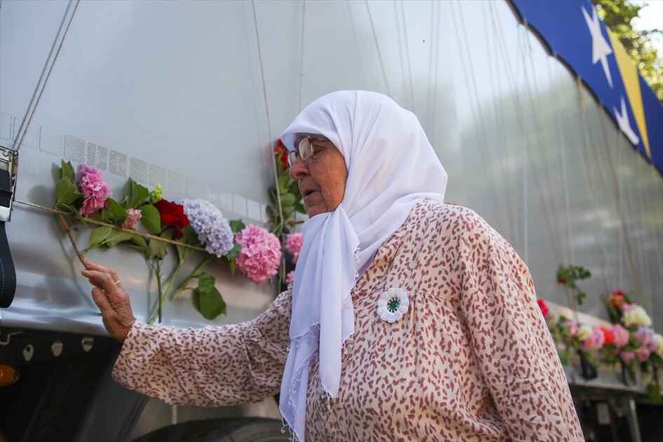 Remains of Srebrenica genocide victims sent off from Visoko