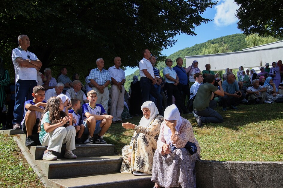 Remains of Srebrenica genocide victims sent off from Visoko