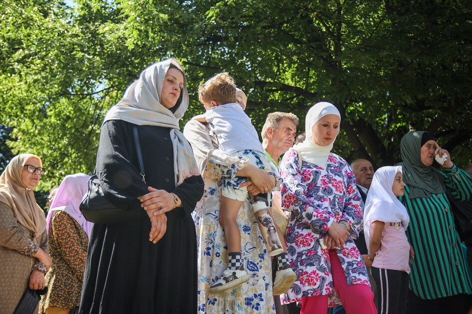 Remains of Srebrenica genocide victims sent off from Visoko