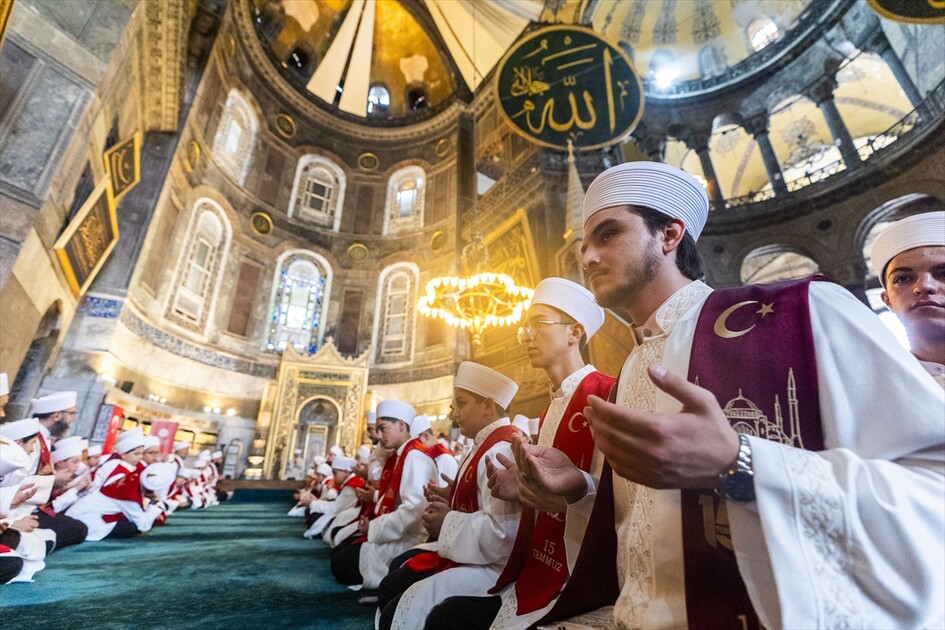 Ayasofya-i Kebir Camii'nde 15 Temmuz şehitleri için 253 hafızla hatim yapıldı
