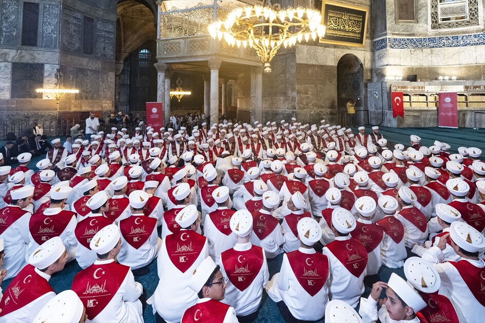 Ayasofya-i Kebir Camii'nde 15 Temmuz şehitleri için 253 hafızla hatim yapıldı