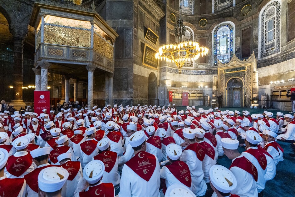 Ayasofya-i Kebir Camii'nde 15 Temmuz şehitleri için 253 hafızla hatim yapıldı