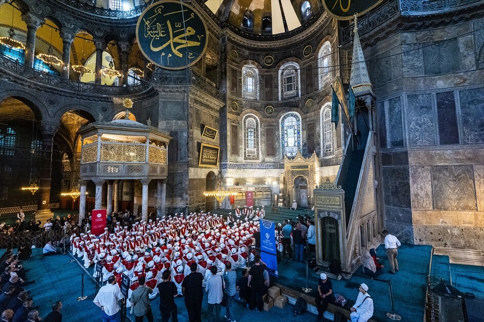 Ayasofya-i Kebir Camii'nde 15 Temmuz şehitleri için 253 hafızla hatim yapıldı