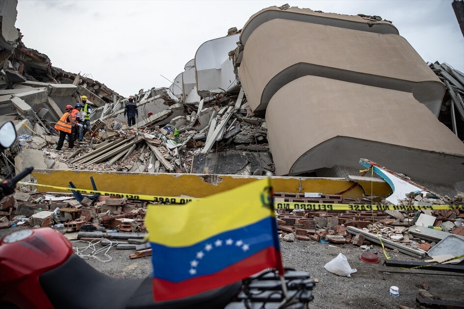 Venezuela'daki depremlerde enkaz yığınına dönen mahalleler felaketin dehşetini gözler önüne seriyor
