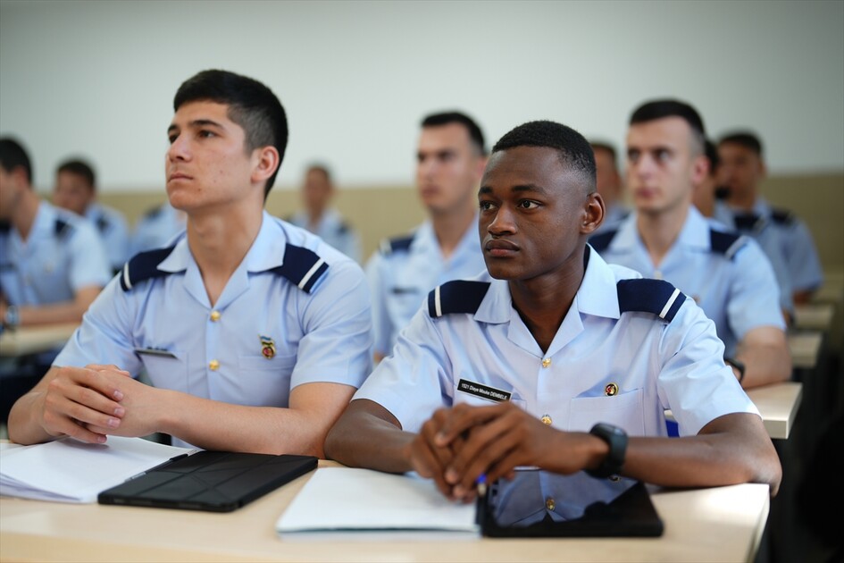Hava Harp Okulu'nda geleceğin pilotları çok yönlü eğitimle yetişiyor
