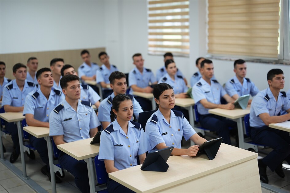 Hava Harp Okulu'nda geleceğin pilotları çok yönlü eğitimle yetişiyor