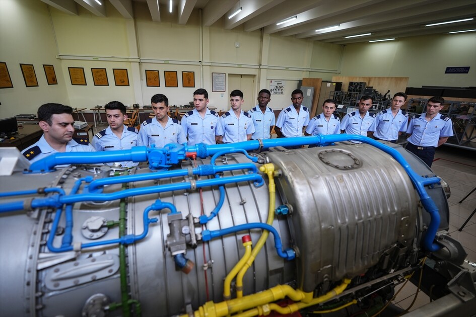 Hava Harp Okulu'nda geleceğin pilotları çok yönlü eğitimle yetişiyor