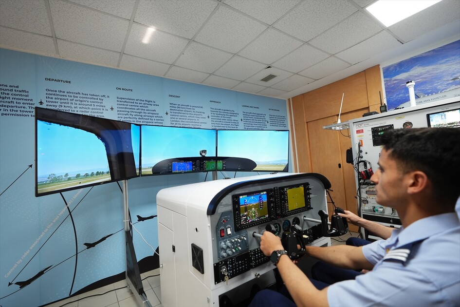 Hava Harp Okulu'nda geleceğin pilotları çok yönlü eğitimle yetişiyor