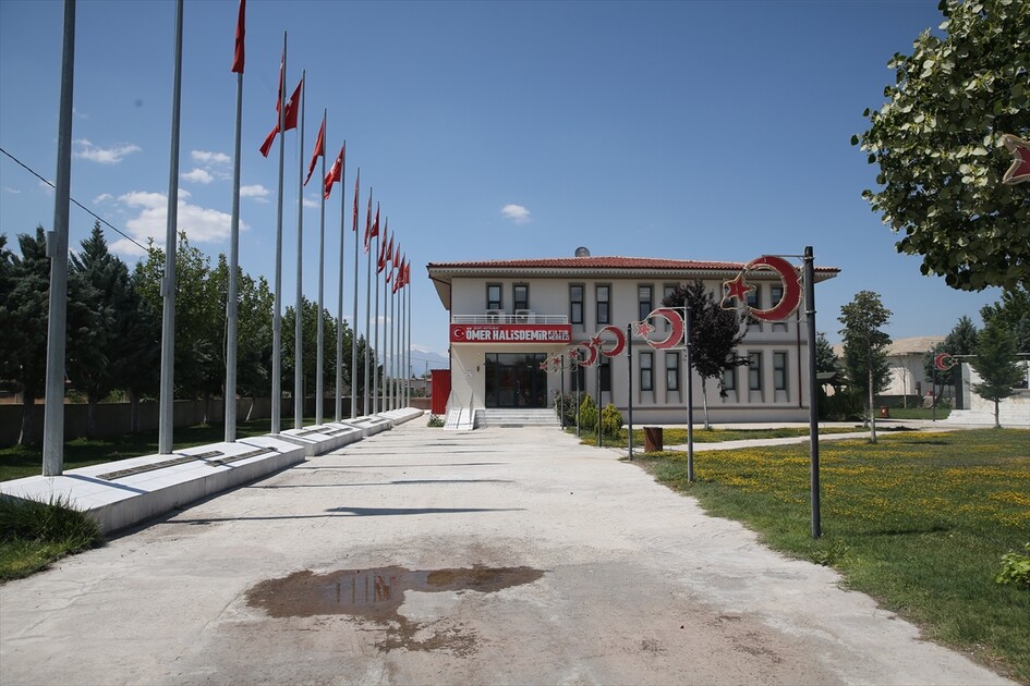15 Temmuz kahramanı şehit Halisdemir'in anıları memleketindeki kültür merkezinde yaşatılıyor