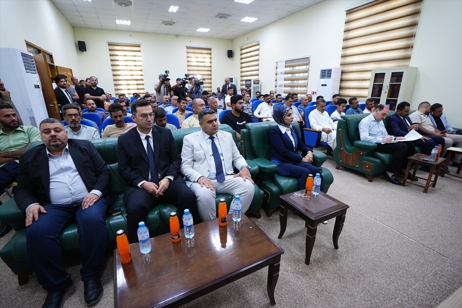 ئاژانسی تیکای تورکیا یارمەتی پێشکەش بە ٢٠٠ ھەنگەوانی عێراقی لە ئەنبار کرد