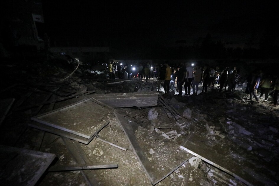 قصف إسرائيلي يدمر 3 منازل ويصيب فلسطينيين اثنين وسط غزة