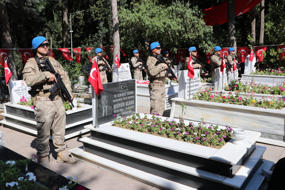 Tekirdağ'da 15 Temmuz Demokrasi ve Milli Birlik Günü dolayısıyla şehitlikler ziyaret edildi