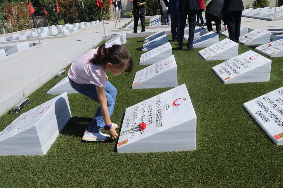 Samsun ve çevre illerde 15 Temmuz dolayısıyla şehitlikler ziyaret edildi