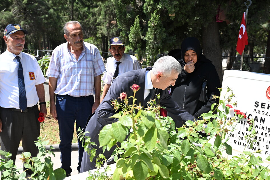 Kahramanmaraş'ta şehitlikler ziyaret edildi