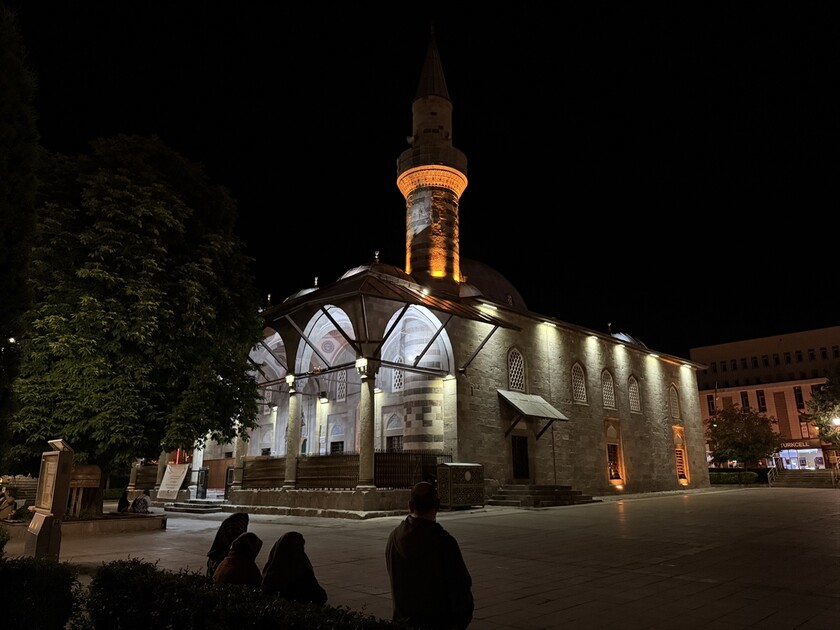 Erzurum'da camilerde sela okundu