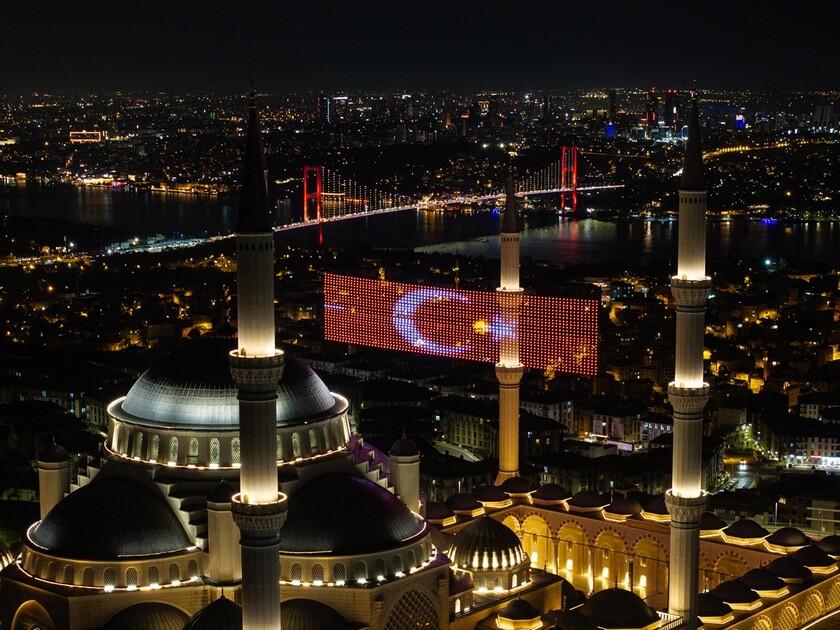 15 Temmuz'un 10. yılında İstanbul'daki camilerde sela okundu