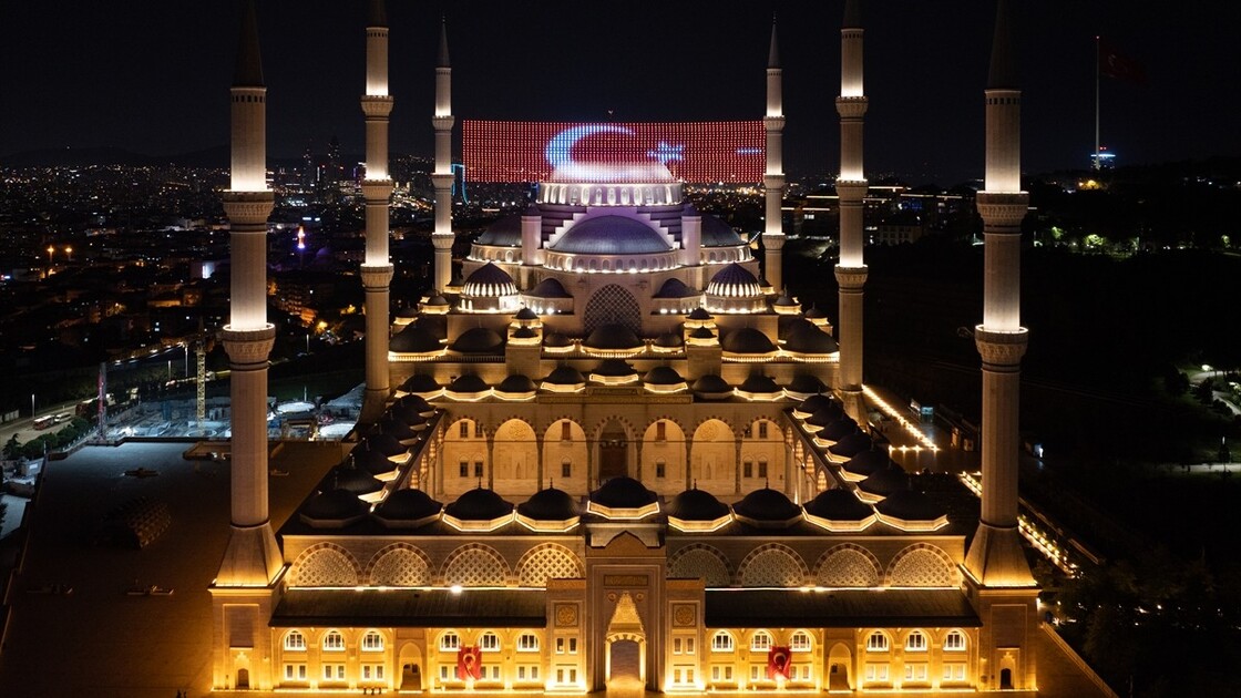 15 Temmuz'un 10. yılında İstanbul'daki camilerde sela okundu