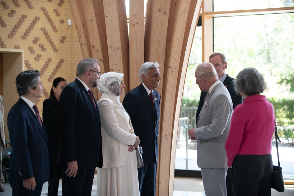 İngiltere Kralı 3. Charles, Cambridge Merkez Camisi'ni ziyaret etti