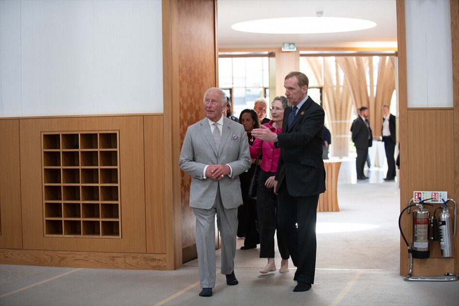 İngiltere Kralı 3. Charles, Cambridge Merkez Camisi'ni ziyaret etti