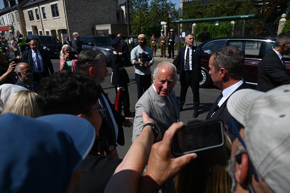 İngiltere Kralı 3. Charles, Cambridge Merkez Camisi'ni ziyaret etti