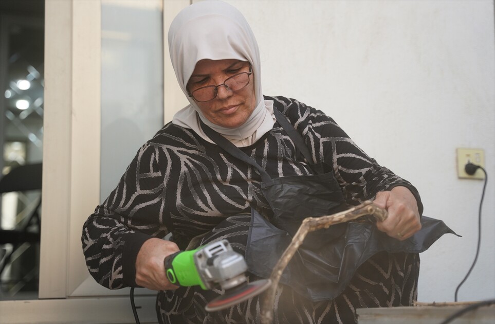 سلێمانی- خۆڕاگریی و کۆڵنەدانی ژنێک کە نەیھێشت نەخۆشی شێرپەنجە لە کار و داھێنان دووریبخاتەوە